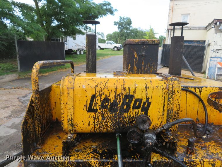 image for item DE8174 Lee Boy L250T asphalt trailer