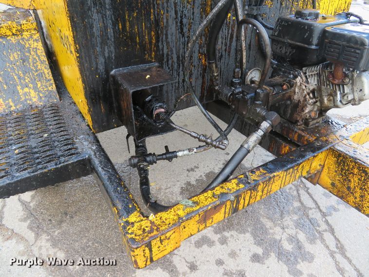 image for item DE8174 Lee Boy L250T asphalt trailer