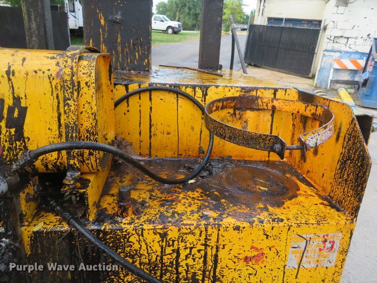 image for item DE8174 Lee Boy L250T asphalt trailer