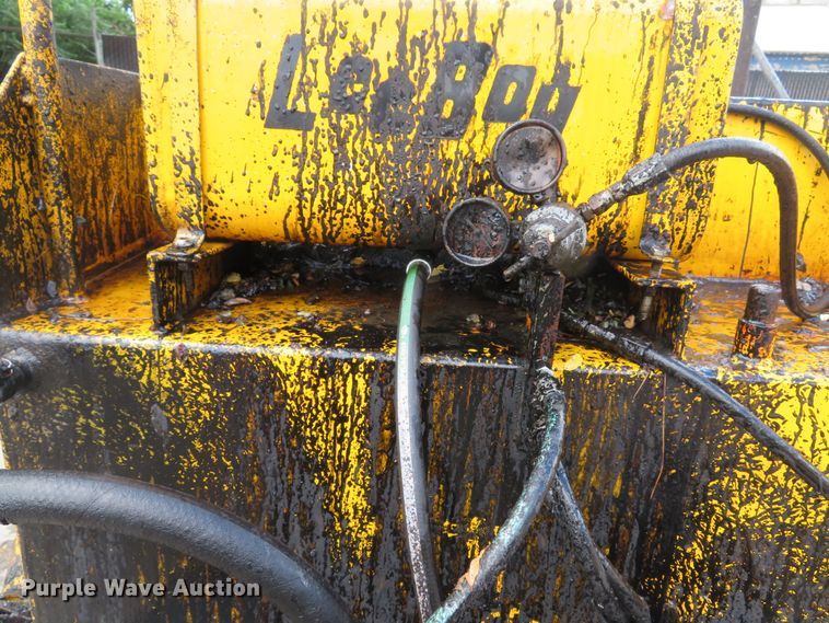 image for item DE8174 Lee Boy L250T asphalt trailer