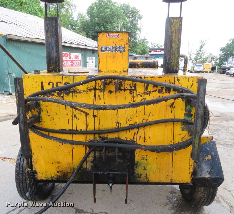 image for item DE8174 Lee Boy L250T asphalt trailer