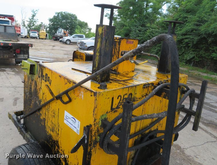 image for item DE8174 Lee Boy L250T asphalt trailer