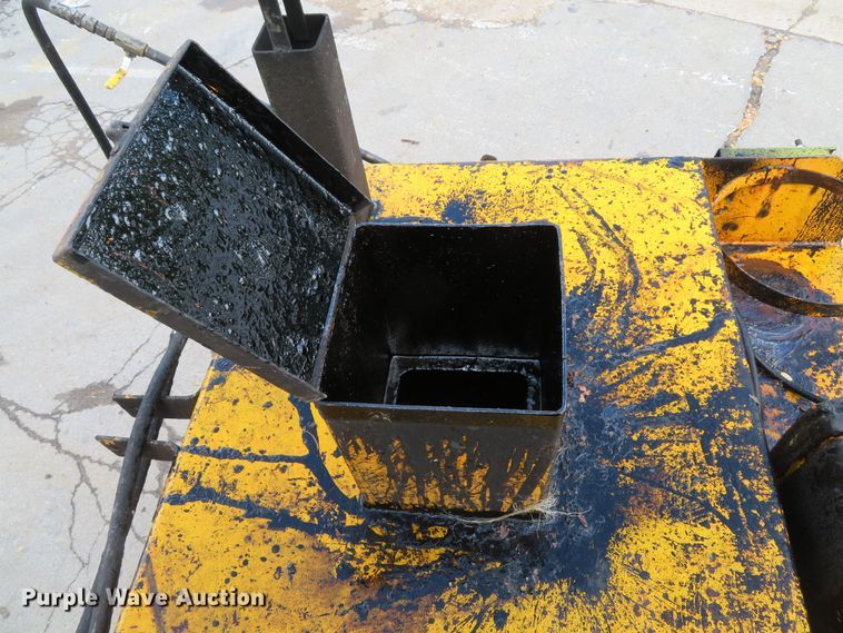 image for item DE8174 Lee Boy L250T asphalt trailer