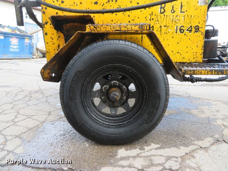 image for item DE8174 Lee Boy L250T asphalt trailer