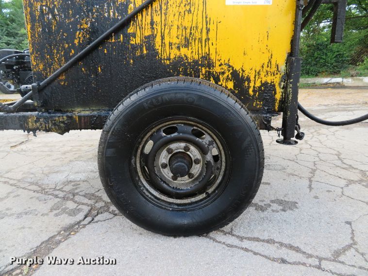 image for item DE8174 Lee Boy L250T asphalt trailer