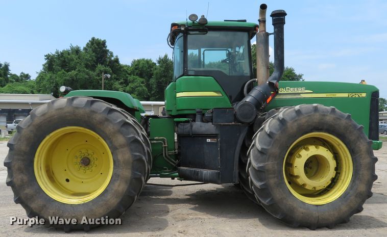 image for item DE8177 2006 John Deere 9520 Scraper Special 4WD tractor