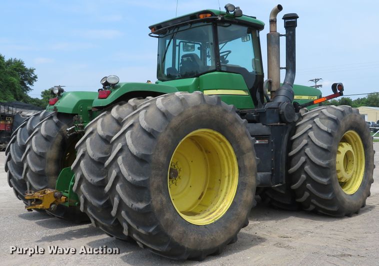 image for item DE8177 2006 John Deere 9520 Scraper Special 4WD tractor