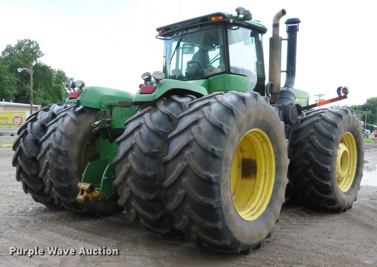 image for item DE8177 2006 John Deere 9520 Scraper Special 4WD tractor