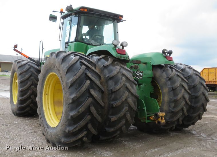 image for item DE8177 2006 John Deere 9520 Scraper Special 4WD tractor