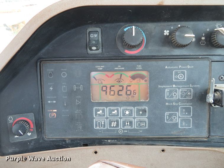 image for item DE8177 2006 John Deere 9520 Scraper Special 4WD tractor