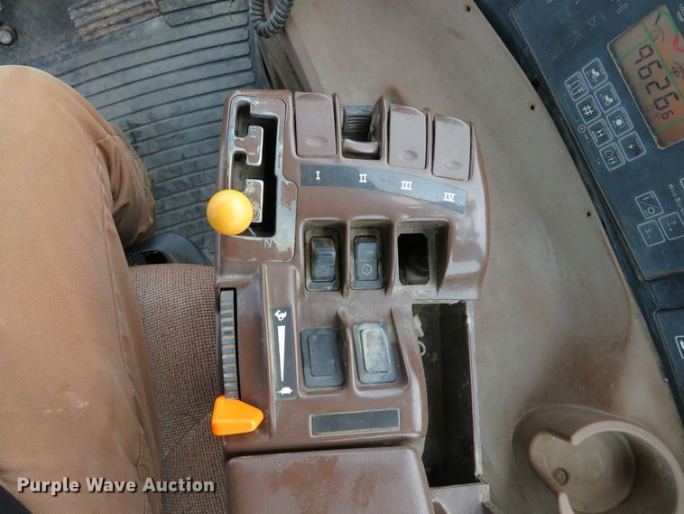 image for item DE8177 2006 John Deere 9520 Scraper Special 4WD tractor