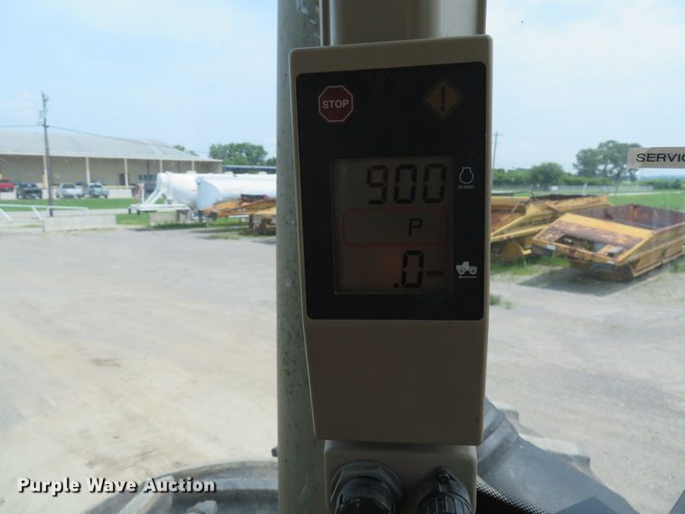 image for item DE8177 2006 John Deere 9520 Scraper Special 4WD tractor