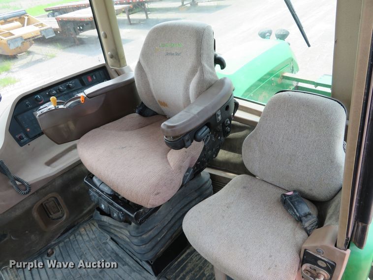 image for item DE8177 2006 John Deere 9520 Scraper Special 4WD tractor