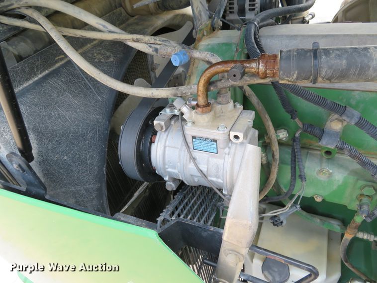 image for item DE8177 2006 John Deere 9520 Scraper Special 4WD tractor