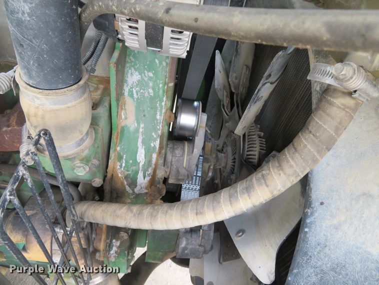 image for item DE8177 2006 John Deere 9520 Scraper Special 4WD tractor