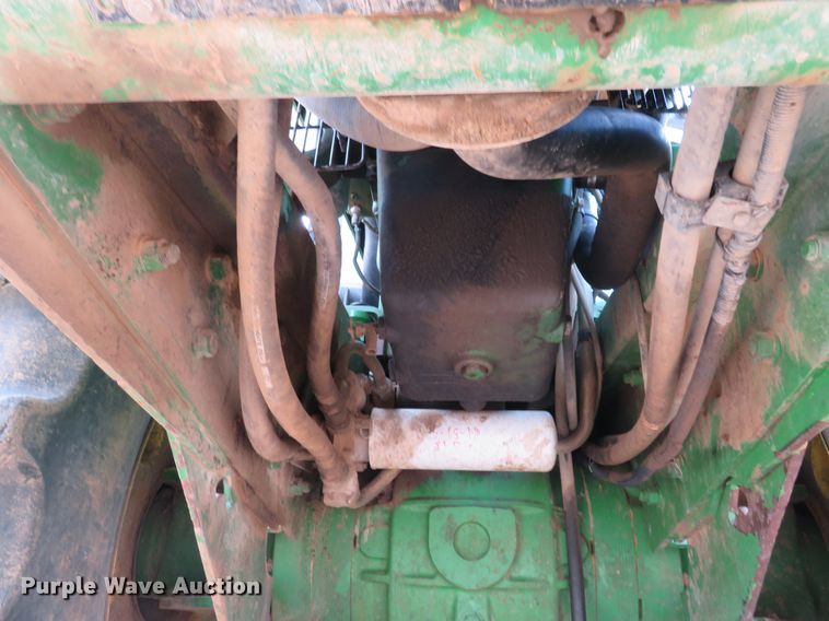 image for item DE8177 2006 John Deere 9520 Scraper Special 4WD tractor
