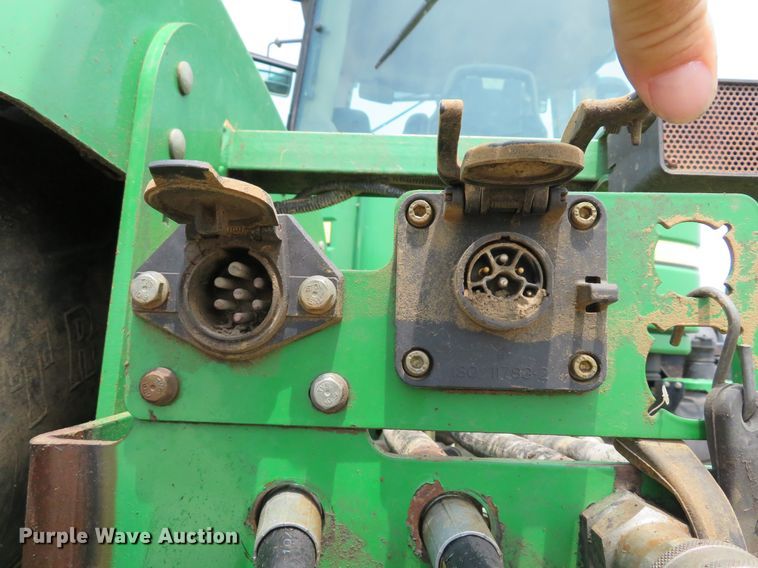 image for item DE8177 2006 John Deere 9520 Scraper Special 4WD tractor