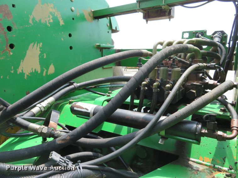 image for item DE8177 2006 John Deere 9520 Scraper Special 4WD tractor