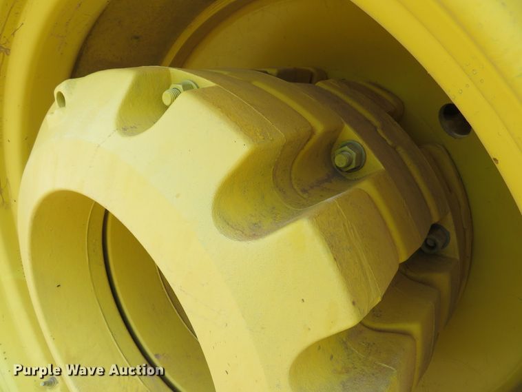 image for item DE8177 2006 John Deere 9520 Scraper Special 4WD tractor