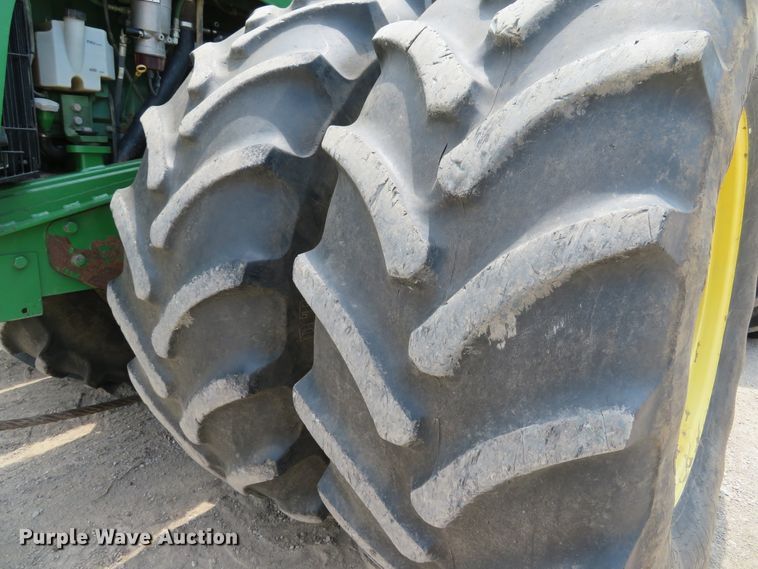 image for item DE8177 2006 John Deere 9520 Scraper Special 4WD tractor