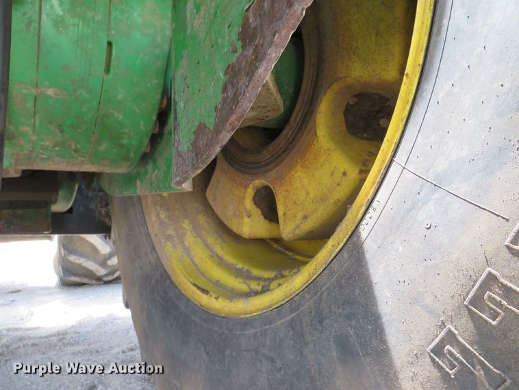 image for item DE8177 2006 John Deere 9520 Scraper Special 4WD tractor