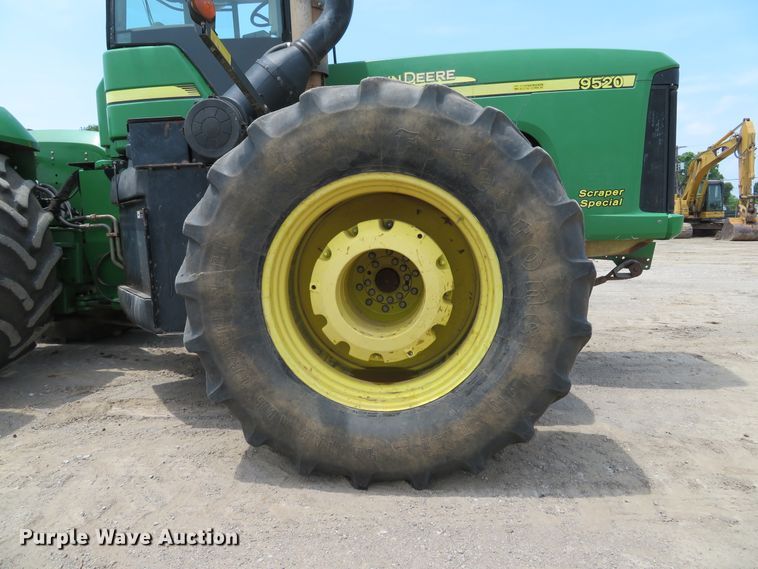image for item DE8177 2006 John Deere 9520 Scraper Special 4WD tractor