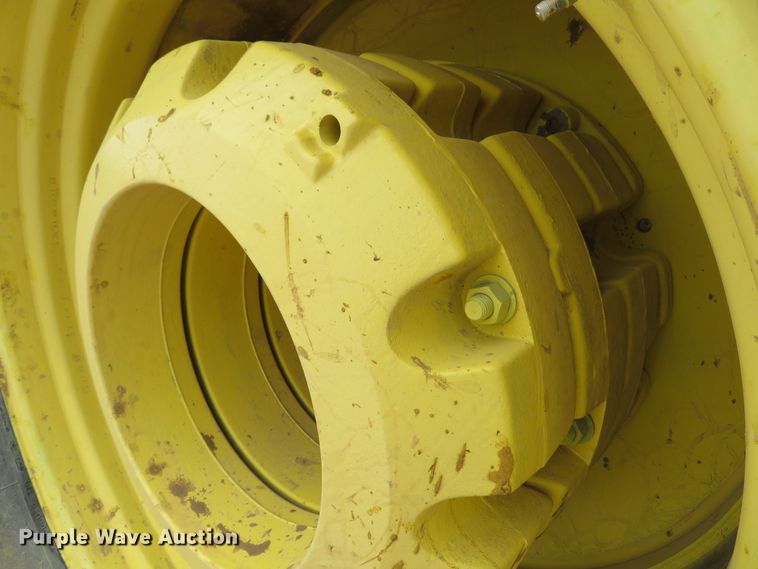 image for item DE8177 2006 John Deere 9520 Scraper Special 4WD tractor