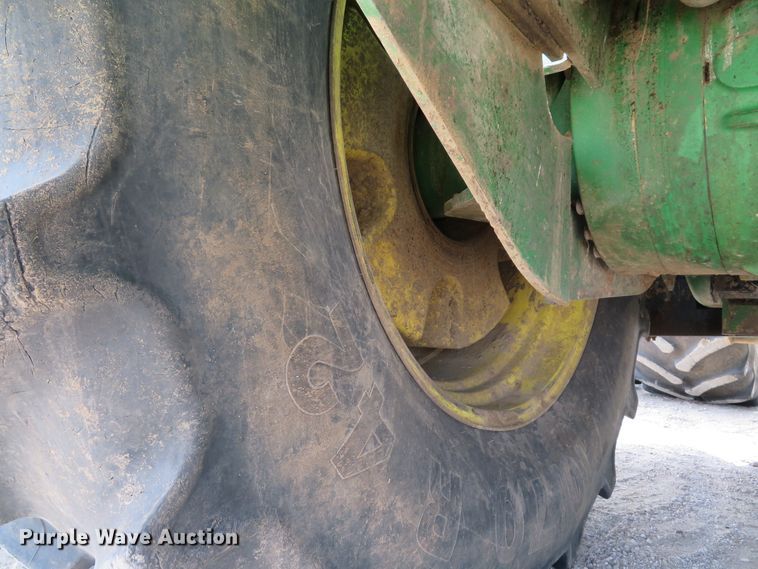 image for item DE8177 2006 John Deere 9520 Scraper Special 4WD tractor