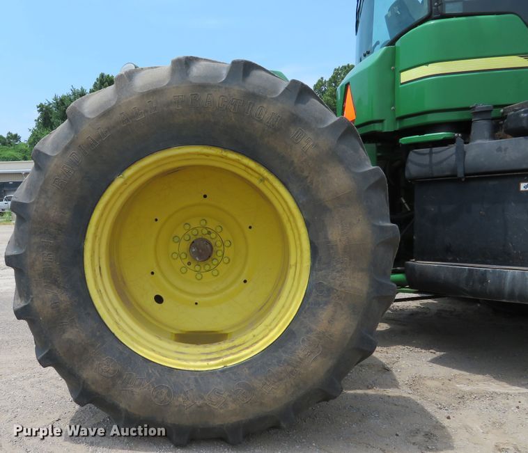 image for item DE8177 2006 John Deere 9520 Scraper Special 4WD tractor