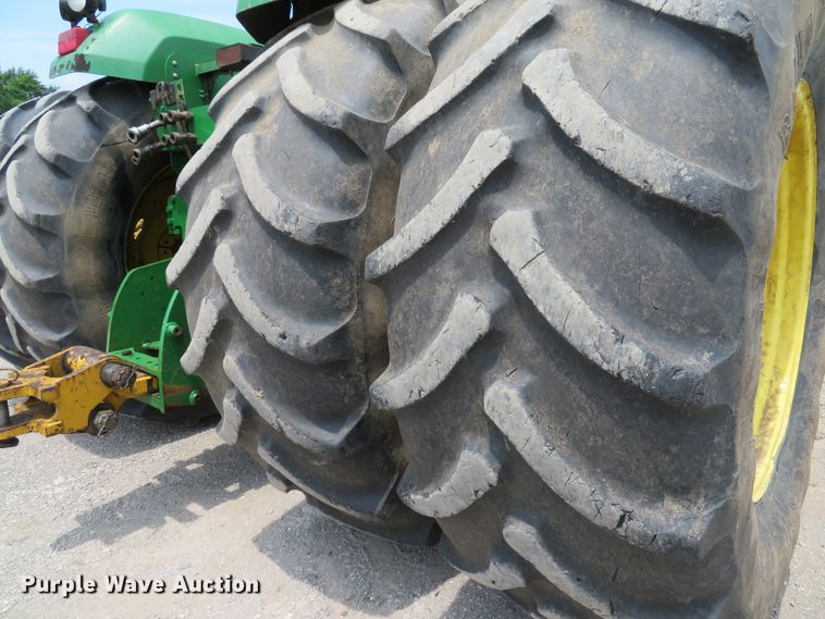 image for item DE8177 2006 John Deere 9520 Scraper Special 4WD tractor