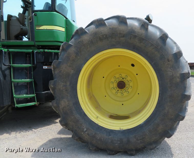image for item DE8177 2006 John Deere 9520 Scraper Special 4WD tractor