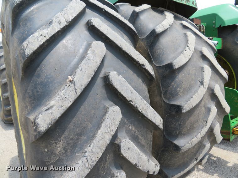 image for item DE8177 2006 John Deere 9520 Scraper Special 4WD tractor