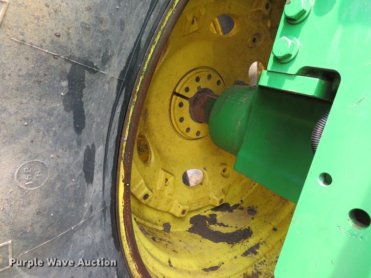 image for item DE8177 2006 John Deere 9520 Scraper Special 4WD tractor