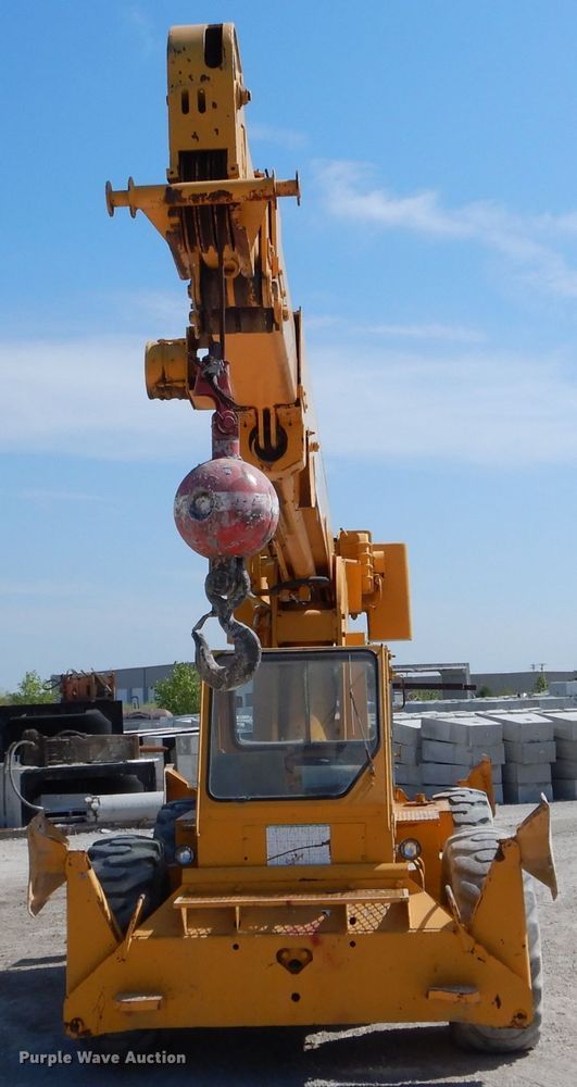 image for item DE8509 Galion 150F crane