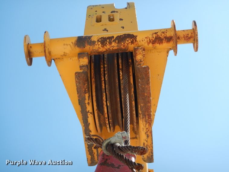 image for item DE8509 Galion 150F crane