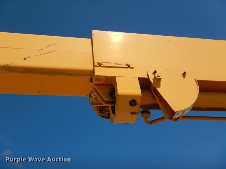 image for item DE8509 Galion 150F crane