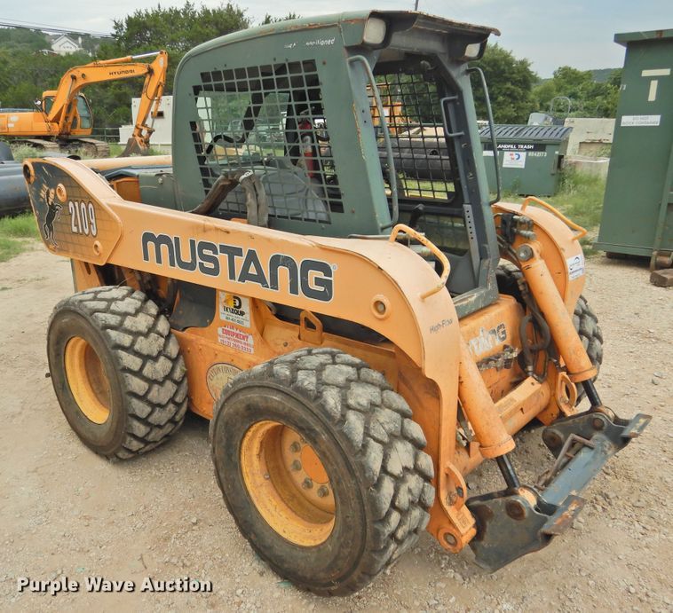image for item DF2564 Mustang 2109 skid steer