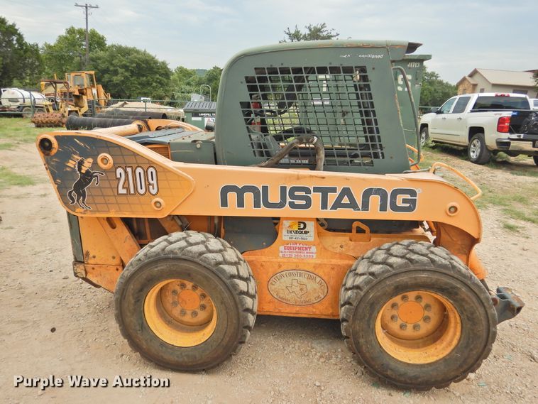 image for item DF2564 Mustang 2109 skid steer
