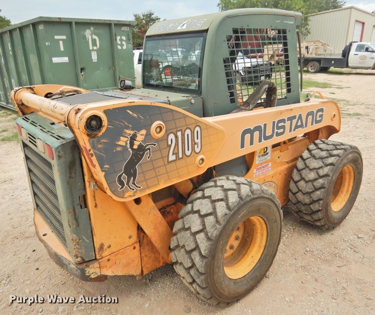 image for item DF2564 Mustang 2109 skid steer