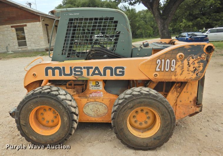 image for item DF2564 Mustang 2109 skid steer