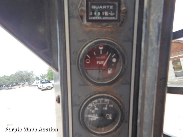 image for item DF2564 Mustang 2109 skid steer