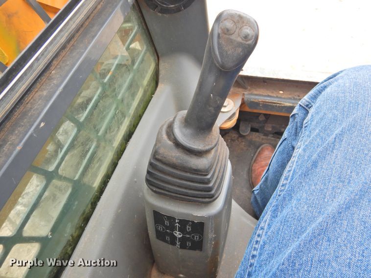 image for item DF2564 Mustang 2109 skid steer