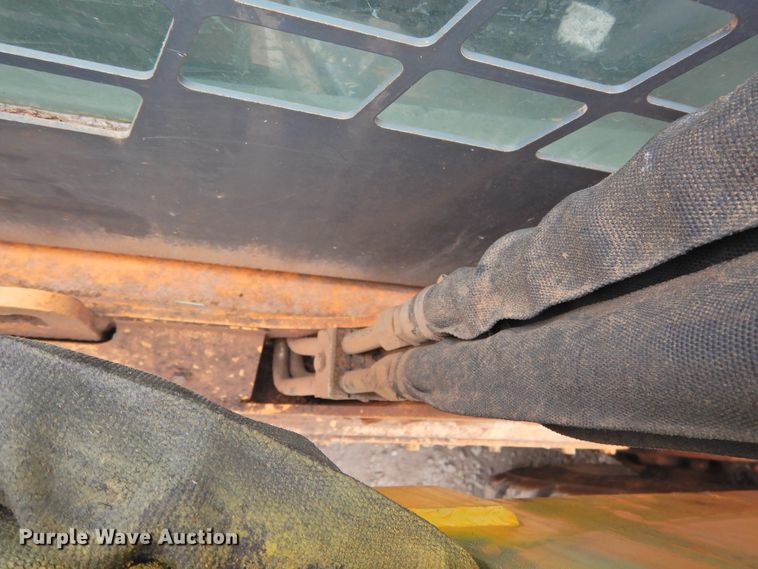 image for item DF2564 Mustang 2109 skid steer