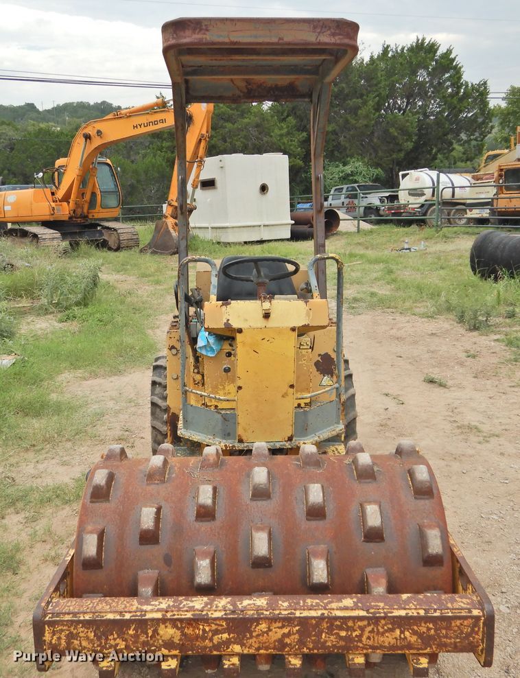 image for item DF2565 Bomag BW122BD vibratory single drum roller