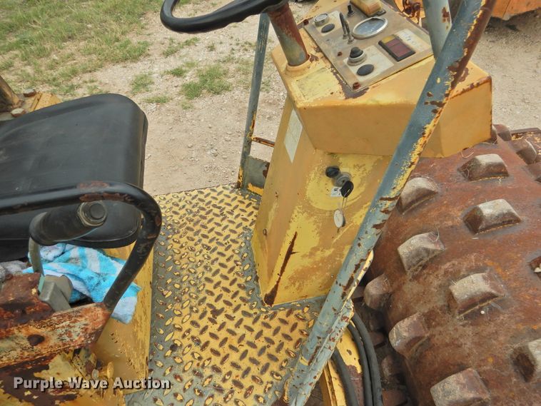 image for item DF2565 Bomag BW122BD vibratory single drum roller