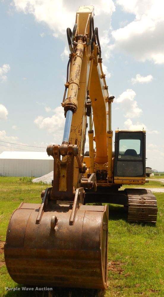 image for item DF6600 2001 Komatsu PC210LC-6K excavator