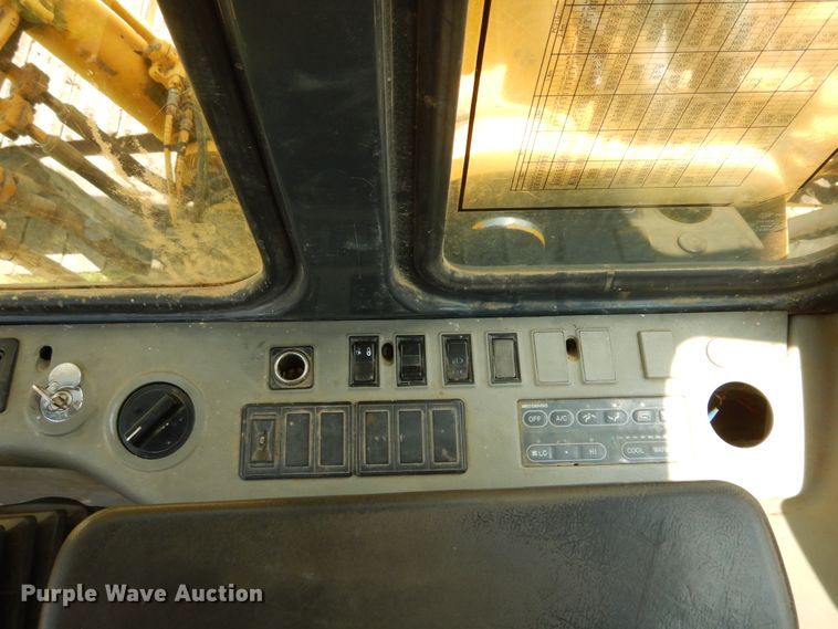 image for item DF6600 2001 Komatsu PC210LC-6K excavator