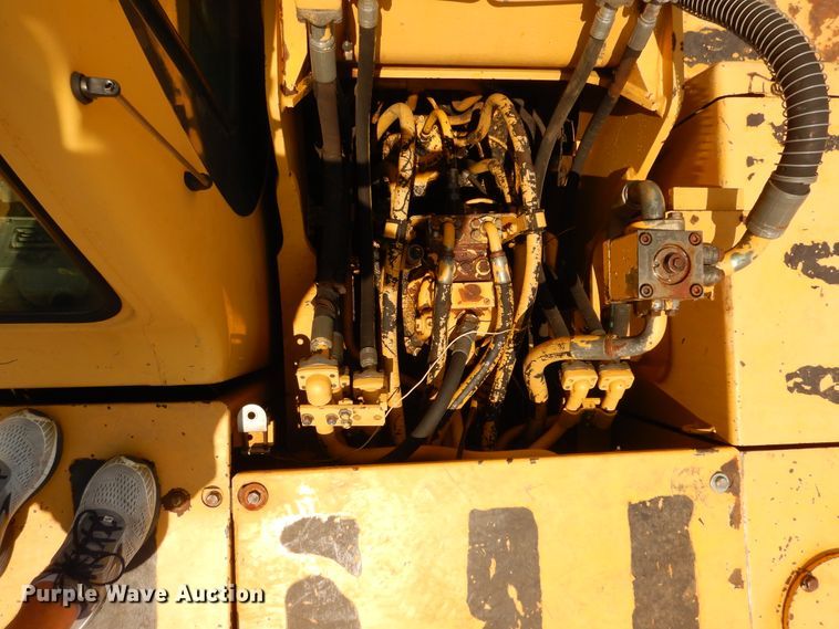 image for item DF6600 2001 Komatsu PC210LC-6K excavator