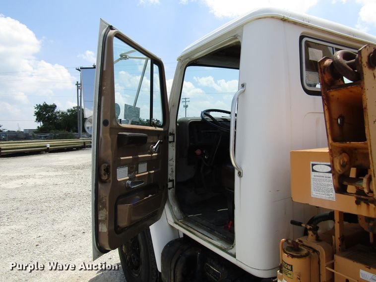 image for item DG1313 1987 International 1954 knuckle boom crane truck