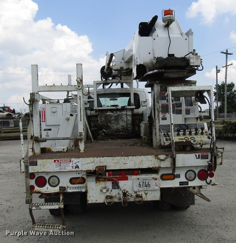 image for item DG1314 2002 International 4400 digger derrick truck